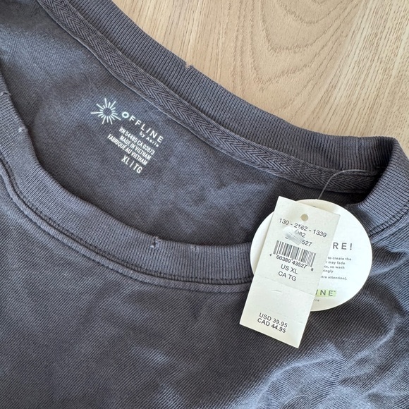 NWT - Cropped long Sleeve - Picture 2 of 3